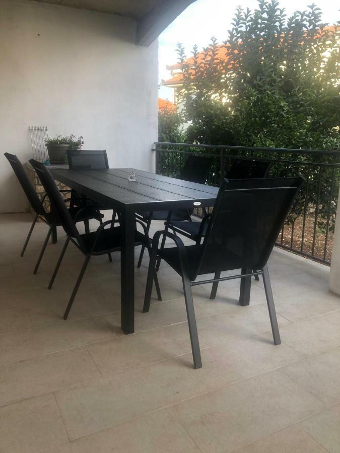 Apartman Dukic Okrug Gornji Exterior foto